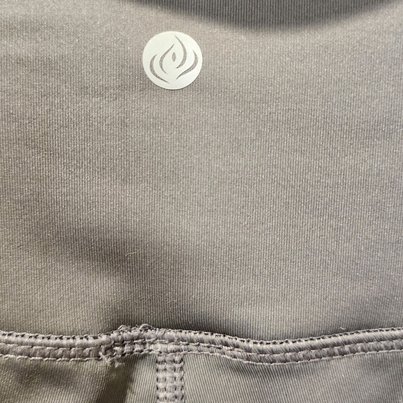 Apana Women's Gray Capri Tummy Control Athletic Leggings size M - Picture 9 of 12